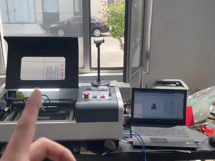 一镜到底来看看我是如何做亚克力板画的吧。