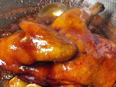 只要三个杯子就能完成的三杯鸡,做法超简单,汁香味浓,鸡肉鲜嫩爽滑!#三杯鸡 #抖音小助手 #抖音美食创作人