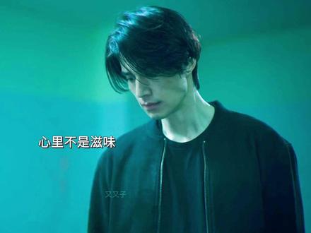 新剧开播:嘴硬心软的杀手叔叔和他勇猛的小侄女,两人的相处日常惊险刺激又温馨!被他俩的亲情戳到,真的好温暖好感动#李栋旭 #韩小圈 #杀人者的购物中心 #韩剧TV