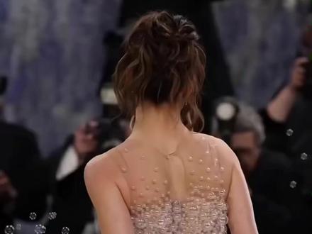 谷爱凌于虚空中拓展体量感的可爱泡泡仙裙惊艳Met Gala! #metgala #metgala红毯 #metgala2026 #谷爱凌