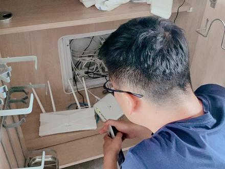 【XDR3010安装设置教程三】宝宝们,我们现在已经会安装XDR3010路由器了,现在我们要连接光猫,设置路由器的wifi名称和密码了,上手简单,首先在3010路由器背部看下默认的wifi名称,然后手机连接下,会直接跳转下一个页面,设置路由器的wifi密码等等,跟着工程师师傅来吧!#wifi6路由器 #好物推荐🔥 #路由器 #安装教程 #wifi #tplink官方