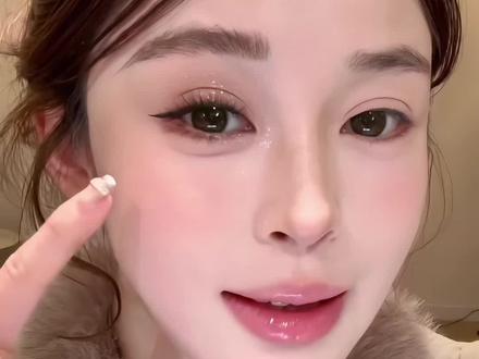 从大年初一画到十五的眼妆 这可太有气质了~ #眼妆教程 #你的2026新年流光妆请查收#新年妆容blingbling #贵气感妆容