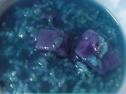 紫薯变蓝色绿色黑色时能正常食用,只是眼睛告诉大脑别吃别吃别吃,教你一招瞬间还原诱人紫色#妙招 #紫薯粥变色