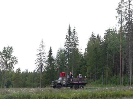 反坦克地雷掀飞军用卡车,炸飞车上人员,威力真的恐怖。 #科普 #涨知识 #武器科普 #军迷 #科学实验