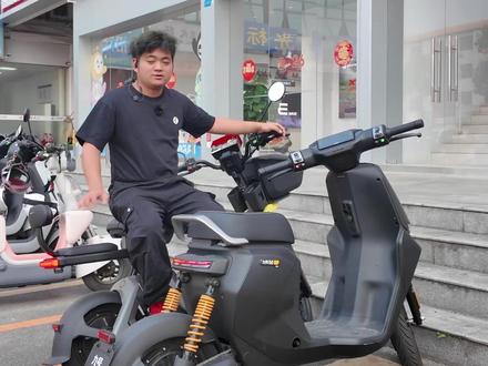 当九号3000块的车用上4.3寸全彩TFT全屏仪表,你怎么看 新发布的V70c , A2 60, Qz 60 都搭载了全新的4.3寸全屏仪表,与5寸屏全面看齐!这波新品有点东西