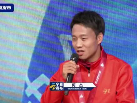 “谁说宁夏生长不出来玫瑰,我就是”!这句话是对这片土地的热爱,是情感的宣泄,也是一种释怀。