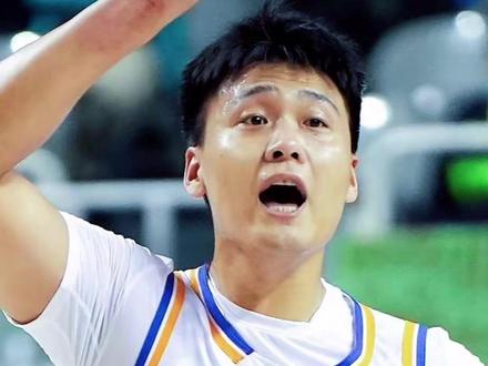 CBA赵睿<个人技术拆解> 上一期详细拆解了赵睿突破路线上的能力,本期视频为大家呈现球商片段及2R的终结能力还有持球技巧。
#赵睿 #CBA #个人技术拆解 #控球 #后卫