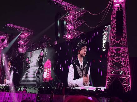 左转灯哇偶哇偶#汪苏泷 #汪苏泷十万伏特 #十万伏特广州