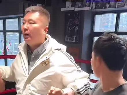 阿曼塔耶夫 与 黑豹尹帅 的对视已完成,2回合MAMA+2回合拳击,接下来干就完了#赵洪刚 #mma