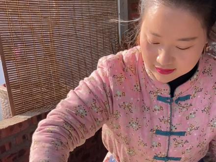 煎饼有很多种做法,农村的地锅煎饼,你有多久没有吃过了 #我的乡村生活 #农村美食