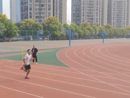 体测标准:50*8往返跑测试方法