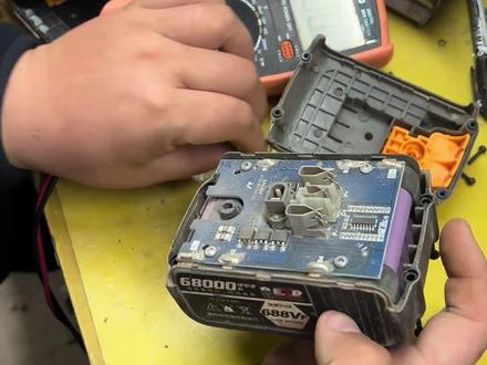 大艺a3款换电芯 客户反应电池不耐用 经过检查电芯老化 全部更换电池满血复活一年质保有问题随时联系 #锂电池定制 #锂电池维修 #做一组耐用的电池 #大功率电池 #锂电池组装