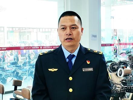 一分钟看懂新国标电动自行车:安全、省心还合规,骑行更放心#新国标电动自行车#骑行放心 (记者:阿力米热)