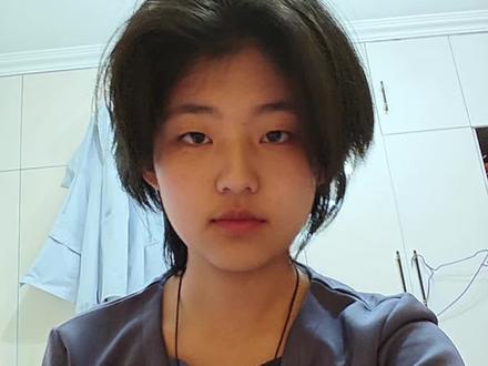 然后没带那个戒指是因为太大了,戴上老是掉,我在想一个办法,怎么样能让我的手完美戴进去又不掉#宇智波鼬COS服#第一次尝试cos#10后