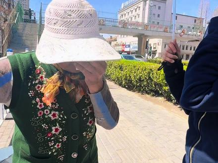 #上热门_ #山楂糕奶奶 #辽师黄河路校区 奶奶一直都知道我们在帮他,奶奶心态也非常好,大家不要太担心~