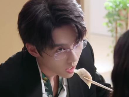 #翟一莹 我严重怀疑这个笑是 #刘宇航 本人的笑 不是傅乘舟的