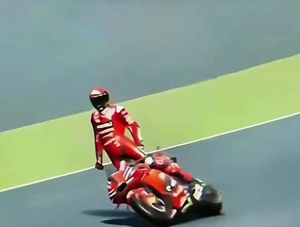 马克.马奎斯 站立压弯帅👍#摩托车比赛 #竞技运动