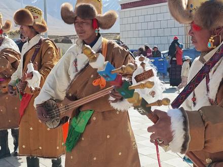 聂拉木县琐作乡阿桑村开展藏历新年文艺演出活动