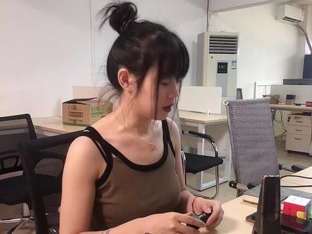 人穿的衣服叫马甲,走的路叫马路是为什么呢? #挖机配件 #每日一笑 #段子 #搞笑
