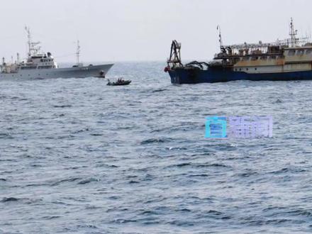 中国大陆渔船再遭日本强扣 2月12日,日本渔业厅以未遵守在所谓的“日本专属经济区”停船的命令为由,在东海扣押一艘中国大陆渔船,并非法逮捕了中国籍船长。#中国大陆渔船被日本扣押 #日本当局非法逮捕中国籍船长 #中国 #日本 #媒体精选计划