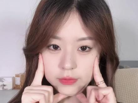 假如你笑得很尴尬!2个技巧get上镜笑容👌方圆脸好看的秘密~超简单上镜微笑教程~何尴尬僵硬sayno#方圆脸 #表情管理 #拍照教程 #拍照技巧 #如何养成绝美上镜脸