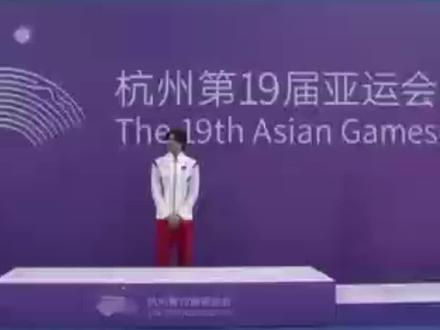 中国小将费立纬首登亚运赛场,取得男子1500米自由泳金牌。来源:央视频