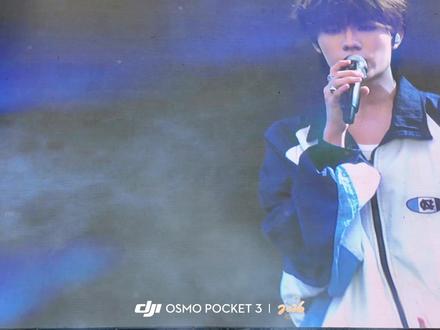 张子墨未发行专辑新歌首唱#我想那不能算作是爱情
(这个滋滋墨穿着校服就来了#张子墨#太空奇缘音乐嘉年华 #音乐节