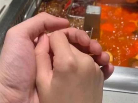 兄弟们,领取海底捞大学生69折的步骤已经准备好。接下来看你们选择去上什么大学#海底捞 #海底捞大学生69折 #火锅 #一起吃火锅 #海底捞大学生