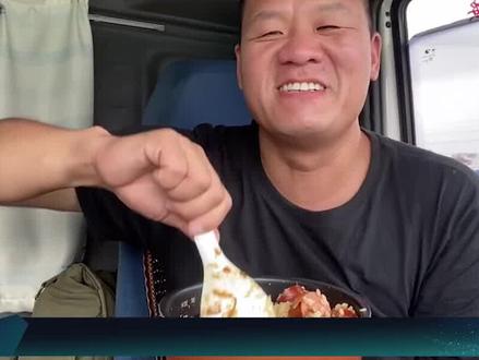 意外走红的河南货车司机,走上了“刘德华”的道路#田野上的繁荣小刚 #小刚卡车司机 #娱乐评论大赏