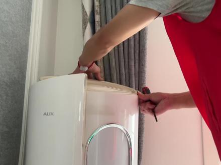 今天拆一台奥克斯的圆柱空调全拆清洗,到底是冷水还是蒸汽清洗 #家电清洗 #家电维修 #家电深度清洗 #空调清洗