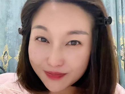 三步清理抖音垃圾,告别手机卡顿 #真实生活分享计划 第一步:点右下角【我】,右上角三条横线,找到观看历史,这里存了你看过的全部视频。点右上角垃圾桶,一键清空。
第二步:返回找到设置,往下滑找到清理缓存,这些缓存特别占空间,直接点清理,定期一周或者半个月清一次。
第三步:还是在设置里,打开通用设置,找到历史观看,把所有开关全部关闭。关掉之后,新刷的视频、直播就不会自动留存观看记录了,从源头减少占用内存。#鄱阳本地生活 #鄱阳宽带 #抖音清理缓存 #手机使用技巧