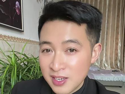 今天是2025年的最后一天了,是好 是坏 这一年都结束了,把所有的不开心,所有的烦恼,所有的遗憾和不甘心,都留在2025吧,让我们收起回忆,调整好心情,带上快乐 健康。好运,活力满满的奔向2026吧!祝大家新年快乐