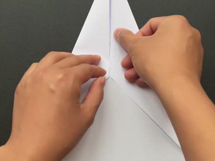 #世界杯 这个纸飞机可以吹一辈子,史上第一个进球的纸飞机,纸飞机paper dart(纸飞镖)#足球 #纸飞机 #手工