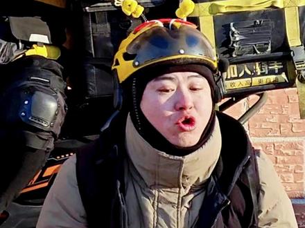 老贾拥护啥啊就生气了? 在东北如何形容小伙子有力气?#外卖小哥 #搞笑视频 #剧情演绎 #这一伙 #老方