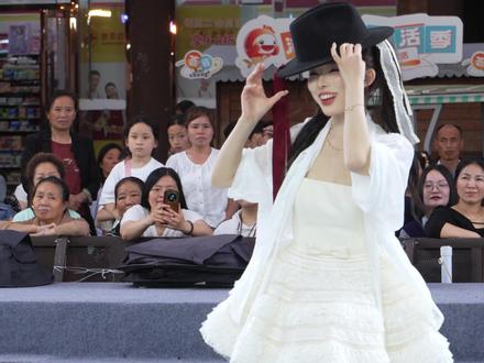 龙浩天妹妹和男团排练舞蹈,好看#龙浩天妹妹 #龙浩天男团