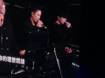 凤凰传奇的和声,好帅#凤凰传奇 #凤凰传奇演唱会