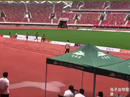 #南高田径
在刚刚结束的2023年全国中学生田径锦标赛第七单元比赛中,南充高中马子龙同学以1’55’74’’秒勇夺男子初中组800米冠军,再此打破大会记录,站上最高领奖台,胡凌瑞同学荣获初中女子组400米栏银牌,夏莱同学超越自己荣获男子甲组三级跳远第六名好成绩。#全国中学生田径锦标赛
