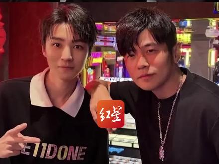 一时间不知道该羡慕谁! 周杰伦晒与陈奕迅王俊凯合照 一起吃火锅、看澳网 网友直呼:杰迷王俊凯又幸福了