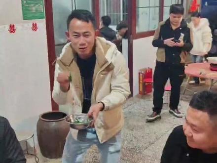 #传承地方民俗文化 #乡村宴席 每天都要葱花伐下去。#农村结婚习俗 @五花八门