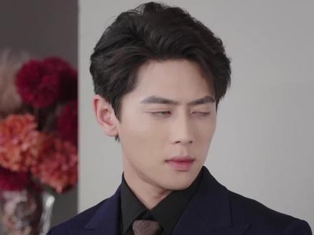 顾兮兮职场逆袭怀孕引疑云,总裁被迫因利益成婚 #闪婚总裁契约妻 #裙摆剧场 #新热短剧