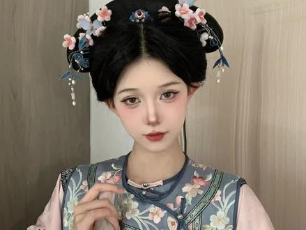 万用小格格发型!
#国风 #发型教程