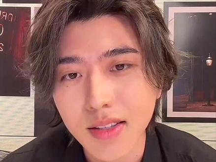 啊啊啊啊啊啊赶上啦!!!
ps:中文专辑已经在筹备中咯~
#蔡徐坤 #蔡徐坤直播 #蔡徐坤新专辑KUN