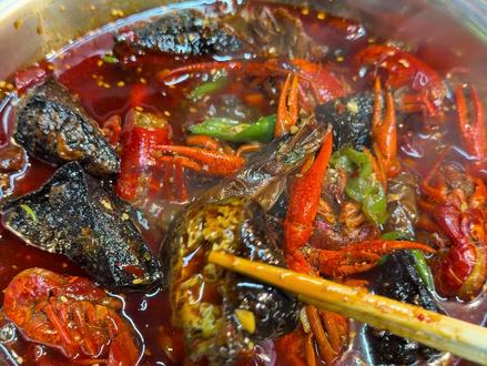 长沙目前第一好吃的臭豆腐酱板鸭龙虾!!!!😭不愧是开了二十多年的老店!!!真的巨巨巨好吃!!#为家乡美食打call #长沙美食 #长沙夜宵 #长沙 #长沙旅游