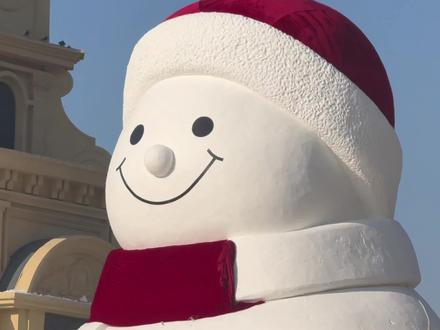 大雪人上半身已经挖出来了#哈尔滨冰雪大世界 #哈尔滨旅游攻略