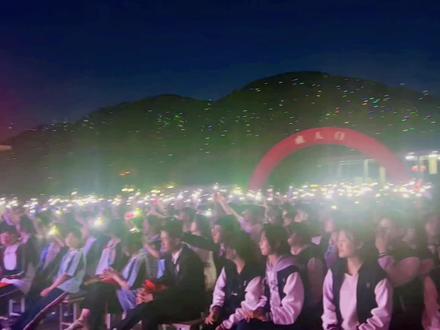 #记录校园生活 #可爱的学生 #记录校园生活 时间总是那么短暂,告别就在一瞬间,愿旬中2023届高三所有孩子们都能圆梦高考,加油!