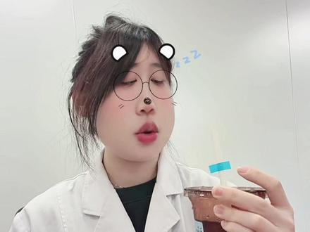 咖啡要喝冰的 显年轻 新出的冷萃还不错!#医学生 #暑期爱喝咖 #埃塞瑰夏党 #瑞幸咖啡 #日常生活