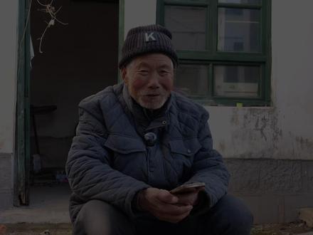 被时代遗忘?数字鸿沟?乡村老人手机使用生态大调查! 农村老人的手机使用状态是什么样的?乡镇手机店溢价如何?没用过智能手机的老人是个什么状态?这一次,和我一起去村子里走走看看吧。#马上开拍 #手机适老化 #数字鸿沟 #老人手机#科技数码