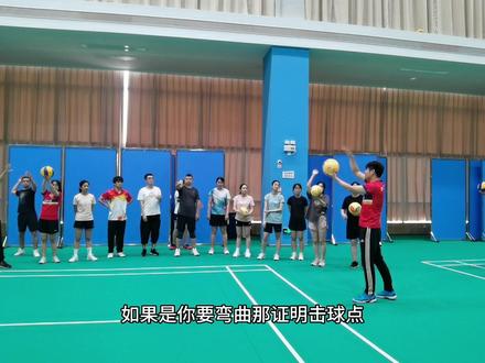 气排球-讲解“上手”发球方式方法#梁家班气排球训练营 #日常训练 #发球 #教学