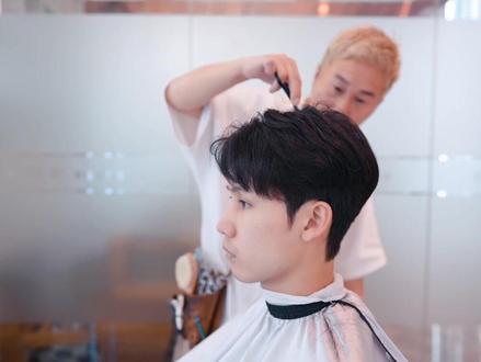 男生发型三七纹理帅气自然#男生造型 #三七分发型