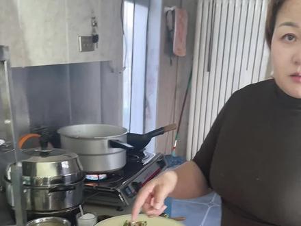 传统羊血肠制作方法你一定没见过,想吃学着做呗!#血肠制作过程 #草原美食 #羊血肠